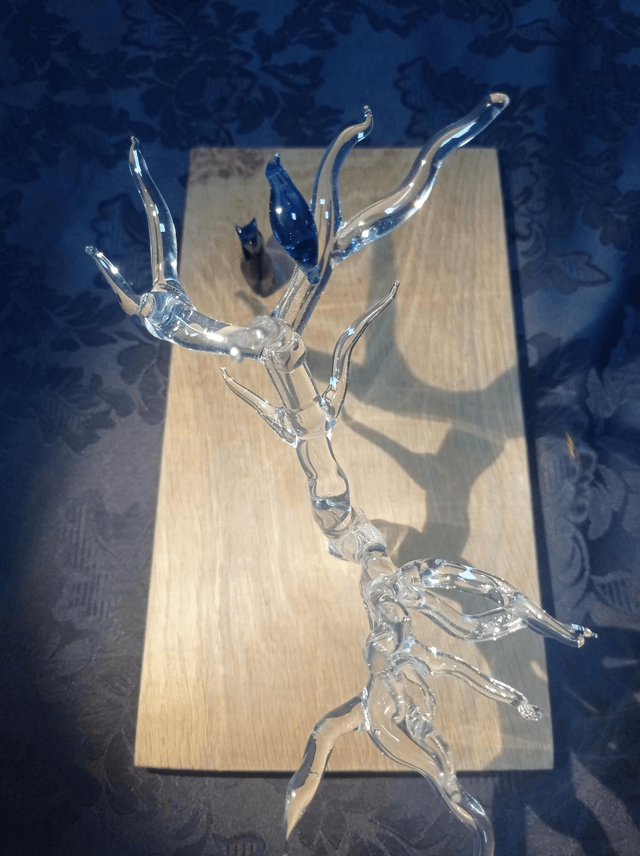 Le corbeau et le renard. Socle chêne. 25/30/20 cm